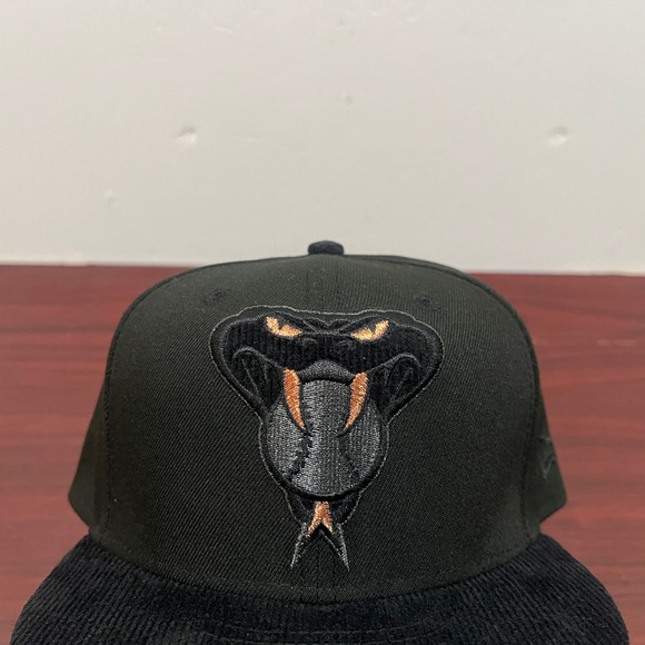 New Era, 59Fifty Fitted Hat, Arizona Diamondbacks, Corduroy Blackout - Picture 2 of 11